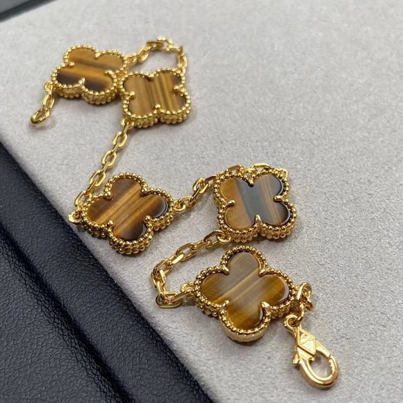 CLOVER - Enchanted Bracelet