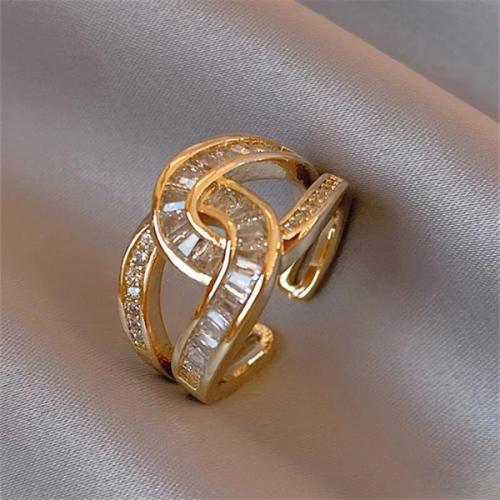 Knotted Elegant Ring